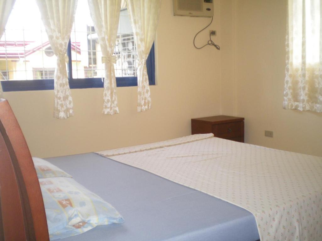 Dumaguete Springs Apartment Dumaguete City Rum bild