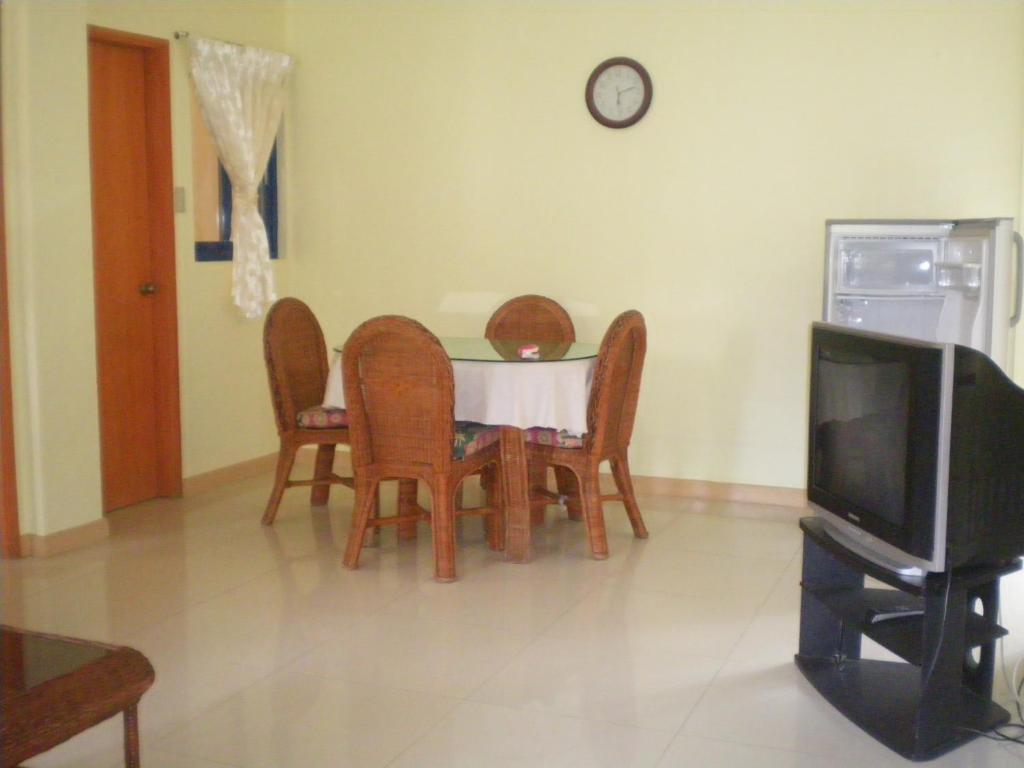 Dumaguete Springs Apartment Dumaguete City Rum bild